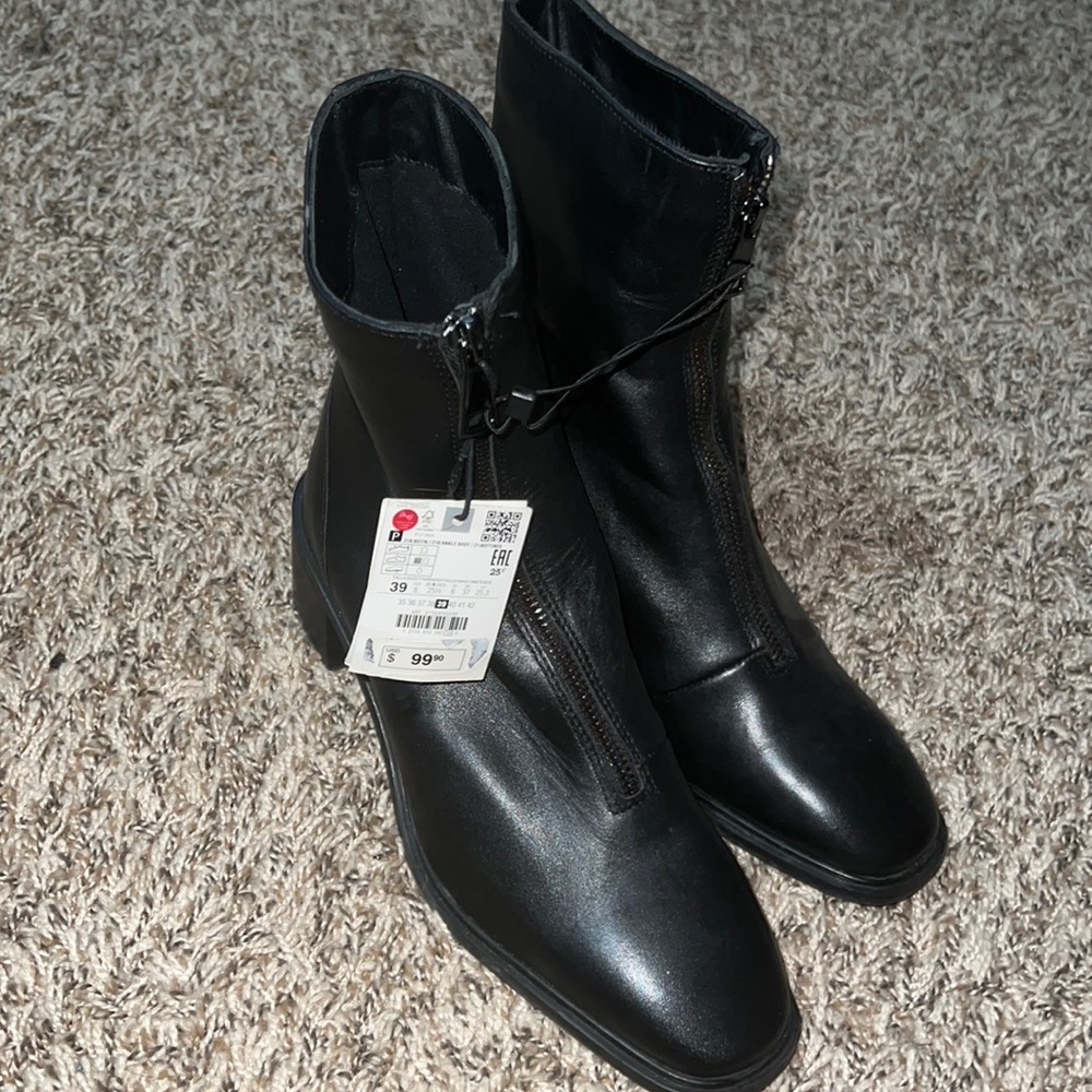 Black Ankle boot with center zipper